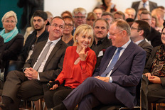 Ministerpräsident Stephan Weil im Gespräch mit Doris Schröder-Köpf, Landesbeauftragte für Migration und Teilhabe