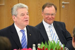 Bundespräsident Joachim Gauck und Ministerpräsident Stephan Weil im Niedersächsischen Landtag.