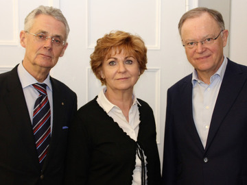 Ministerpräsident Stephan Weil trifft sich zu einem Gespräch mit dem Antisemitismusbeauftragten Dr. Rainer Enste und Frau Justizministerin Barbara Havliza (Januar 2020)