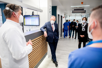 Ministerpräsident Stephan Weil hat im Mai 2021 das Klinikum Oldenburg besucht.