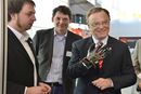 Vorschaubild 05.03.2013 Ministerpräsident Stephan Weil testet auf der CeBIT einen Multimedia-Sensorhandschuh, der an der Jade-Hochschule in Wilhelmshaven entwickelt worden ist.