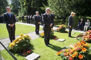 Bundeskanzlerin Angela Merkel, Bundestagspräsident Norbert Lammert und Ministerpräsident Stephan Weil gedenken in Berlin der Opfer des 17. Juni 1953