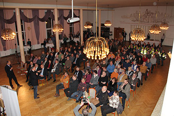 Blick von der Galerie in den Saal