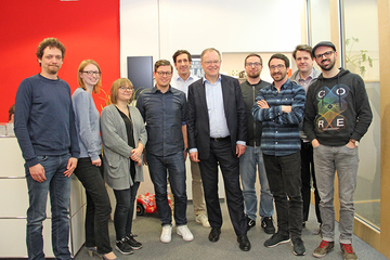 Ministerpräsident Stephan Weil mit dem Team von t3n.