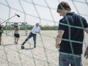 Sommerreise 2018; Ministerpräsident Weil beim Fussballspiel am Strand von Harlesiel