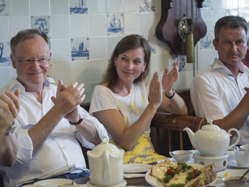 Sommerreise 2018; Teepause mit ostfriesischem Tee im Kapitänshaus in Carolinensiel