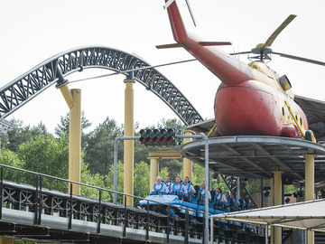 Ministerpräsident Weil fährt mit der Achterbahn im Heide Park, Soltau