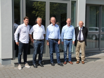 Jochen, Reiner, Christoph und Friedrich-Karl Tiesler begrüßen Ministerpräsident Stephan Weil