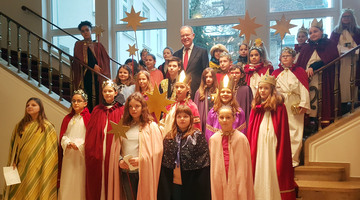 Sternsinger zu Besuch in der Staatskanzlei bei Ministerpräsident Stephan Weil.