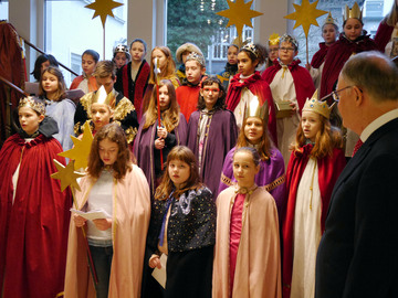 Sternsinger zu Besuch in der Staatskanzlei bei Ministerpräsident Stephan Weil.