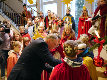 Sternsinger zu Besuch in der Staatskanzlei bei Ministerpräsident Stephan Weil.