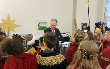 Sternsinger zu Besuch in der Staatskanzlei bei Ministerpräsident Stephan Weil.