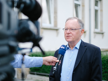 Start der Sommerreise vor der Staatskanzlei mit den ersten Interviews