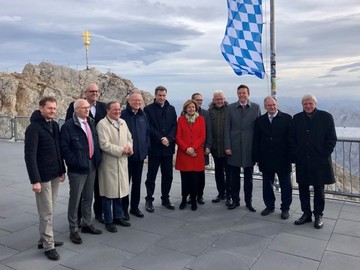 Im Rahmenprogramm der Ministerpräsidentenkonferenz wird auch Deutschlands höchster Berg, die Zugspitze, besucht (Oktober 2019)