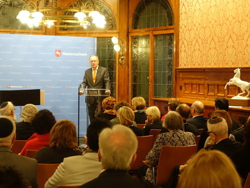 Der Ministerpräsident hält im Gästehaus der Landesregierung eine Festrede aus Anlass des jüdischen Neujahrsfestes Rosch Haschana (Oktober 2019)