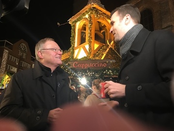 Stephan Weil auf dem Weihnachtsmarkt in Hannover beim RTL-Interview (Dezember 2019)