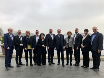 Gruppenbild der Ministerinnen und Minister bei der Kabinettsklausur in Wilhelmshaven (Januar 2020)