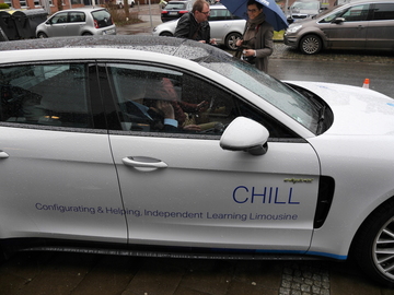 Stephan Weil informiert sich über Forschungen zum adaptiven autonomen Fahren