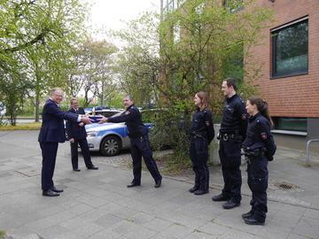 Ministerpräsident Stephan Weil stattet der Polizeiinspektion Hannover Süd einen Osterbesuch ab (April 2020)