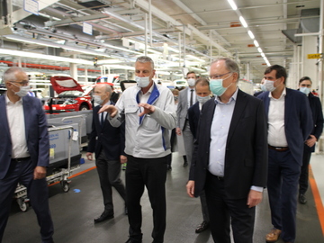 Ministerpräsident Stephan Weil besucht das VW-Werk in Wolfsburg (April 2020)