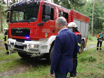 Spezialfeuerwehrfahrzeug mit dem Brände am Waldboden gelöscht werden können