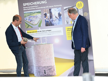 Stephan Weil informiert sich über die Wasserstoffspeicherung in Kavernen