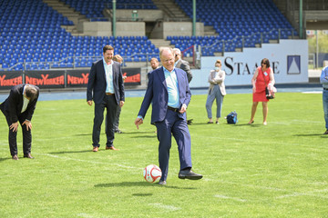 Der Ministerpräsident besucht im Rahmen seiner Sommerreise Eintracht Braunschweig (Juni 2021)