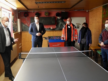 Ministerpräsident Stephan Weil im Gespräch mit dem Team der Spielstube Hebbelstraße