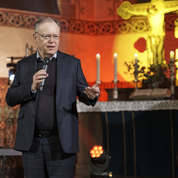 Ministerpräsident Stephan Weil hält eine Gastpredigt beim Jugendgottesdienst in der Hildesheimer Christuskirche (Februar 2022