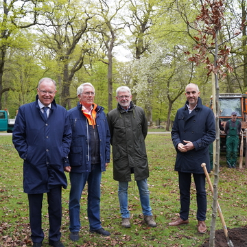 Tag des Baumes, Tiergarten, Hannover, OB Belit Onay, Schutzgemeinschaft Deutscher Wald