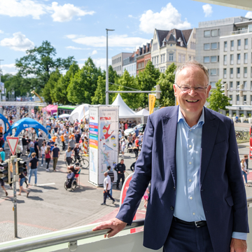 Ministerpräsidetn Stephan Weil besucht die Festmeile zum Tag der Niedersachsen (Juni 2022)