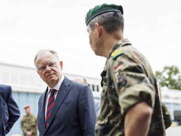 Ministerpräsident Weil besucht die 1. Panzerdivision in Oldenburg