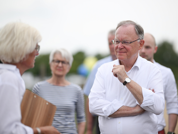 Stephan Weil informiert sich im Erlebnisland Windenergie