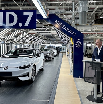 Ministerpräsident Weil beim Produktionsstart des ID7 im VW-Werk Emden (August 2023)
