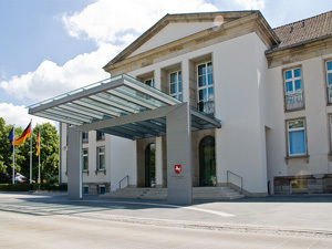 Eingang Dienstgebäude Planckstraße 2 (Hauptgebäude)