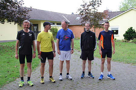 Gruppenbild vor dem Eingang zum Stadion