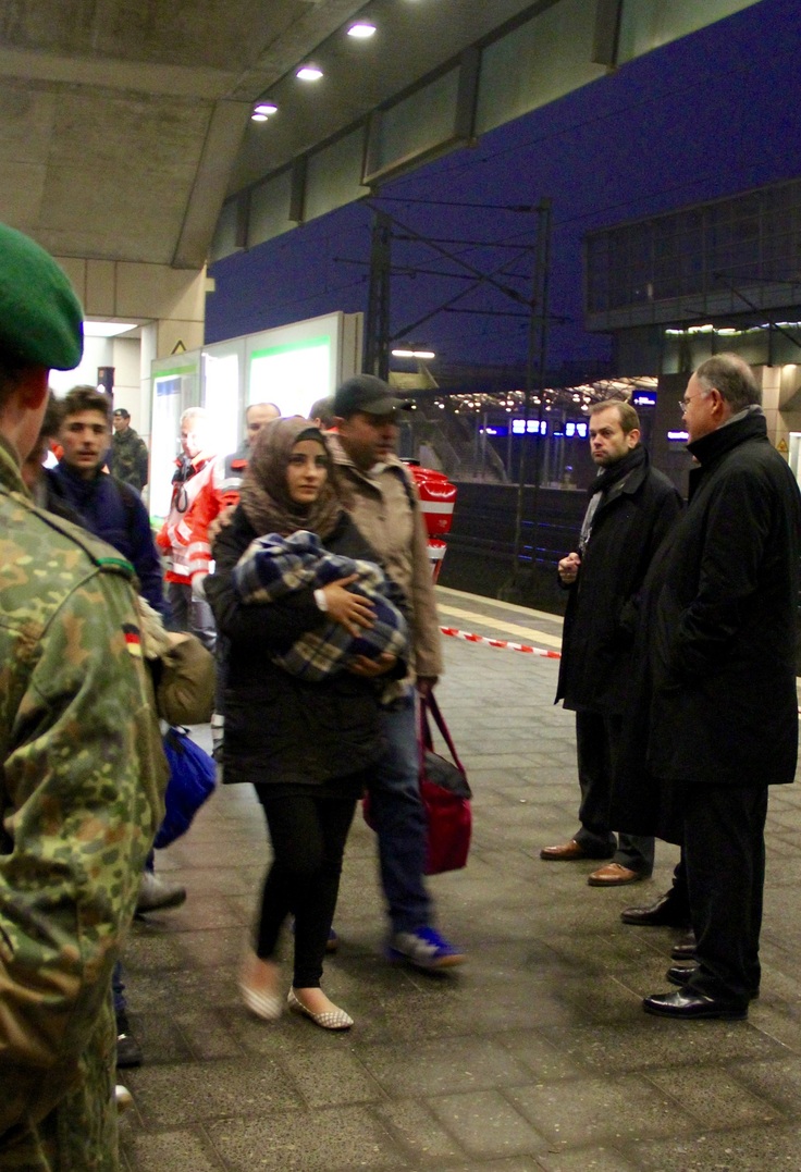 Ministerpräsident Stephan Weil am Messebahnhof Laatzen