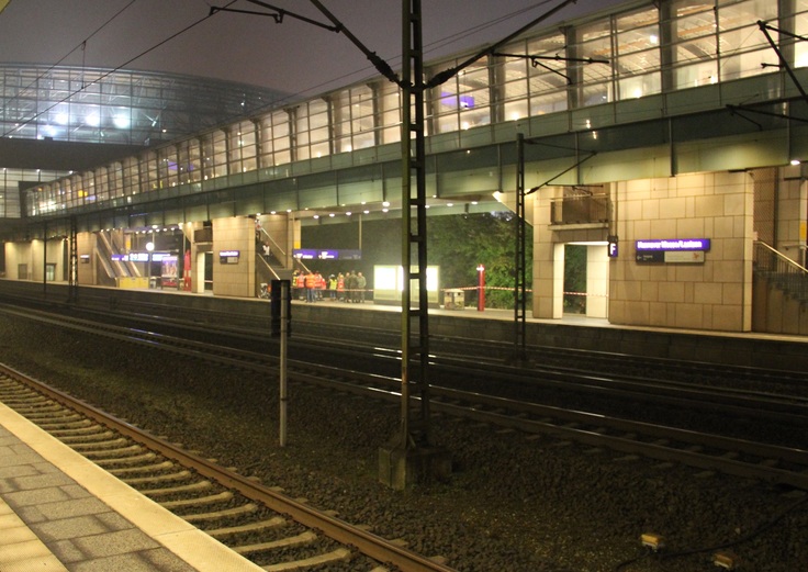 Ministerpräsident Stephan Weil am Messebahnhof Laatzen