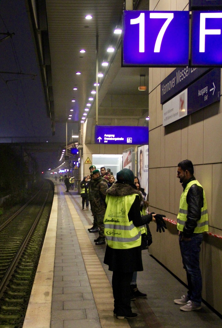 Ministerpräsident Stephan Weil am Messebahnhof Laatzen