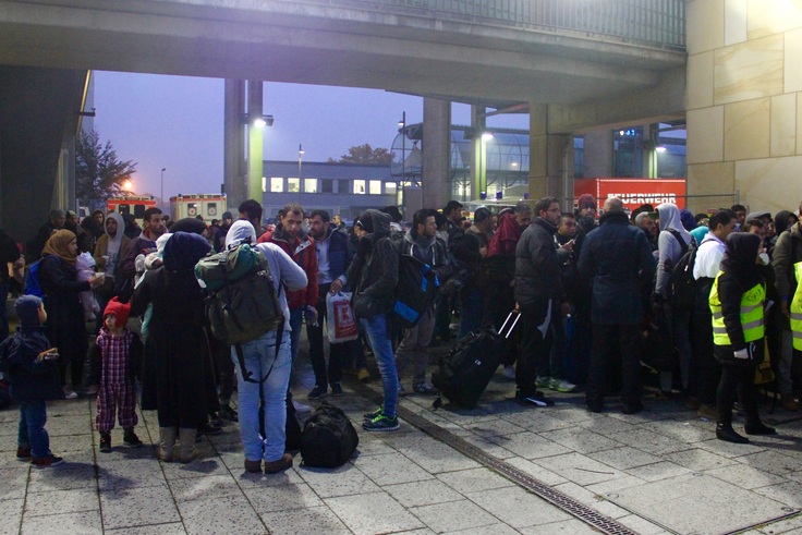 Ministerpräsident Stephan Weil am Messebahnhof Laatzen