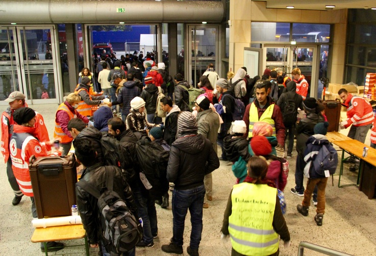 Ministerpräsident Stephan Weil am Messebahnhof Laatzen