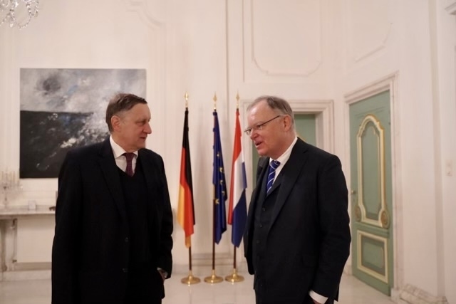 Ministerpräsident Stephan Weil und der deutsche Botschafter in Den Haag Dr. Cyrill Jean Nunn