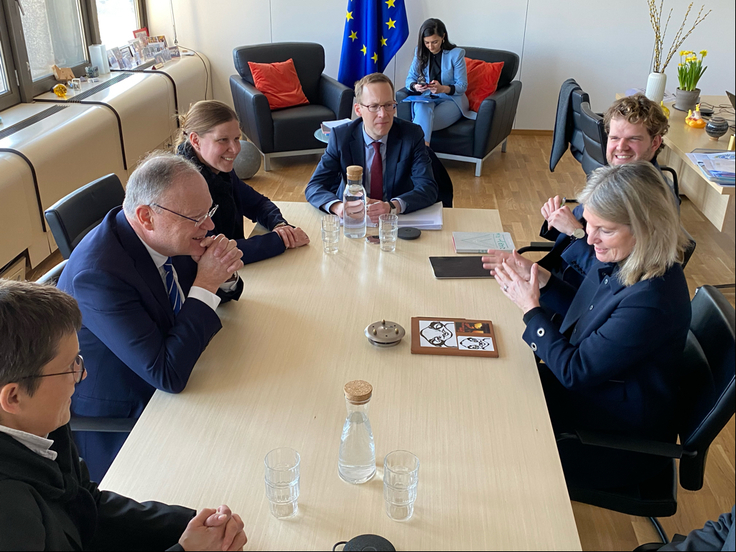 Ministerpräsident Stephan Weil im Gespräch mit Kerstin Jorna