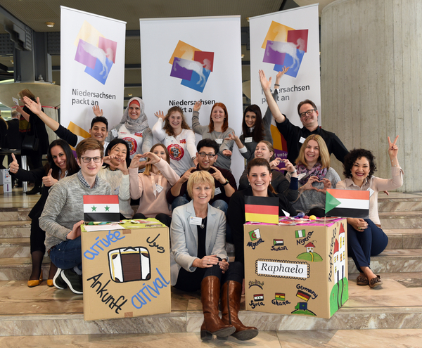 Gruppenfoto von Teilnehmenden bei einer Integrationskonferenz des Bündnisses