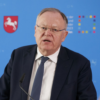 Ministerpräsident Stephan Weil vor der Hauptstadtpresse