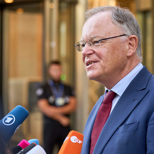 Ministerpräsident Stephan Weil vor der Presse auf der Sonder-MPK in Brüssel