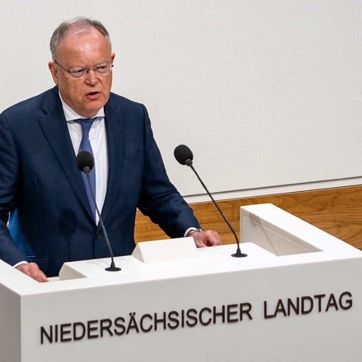 Ministerpräsident Stephan Weil spricht vor dem Niedersächsischen Landtag