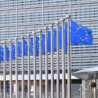 EU-Flagge vor dem Berlaymont Building in Brüssel