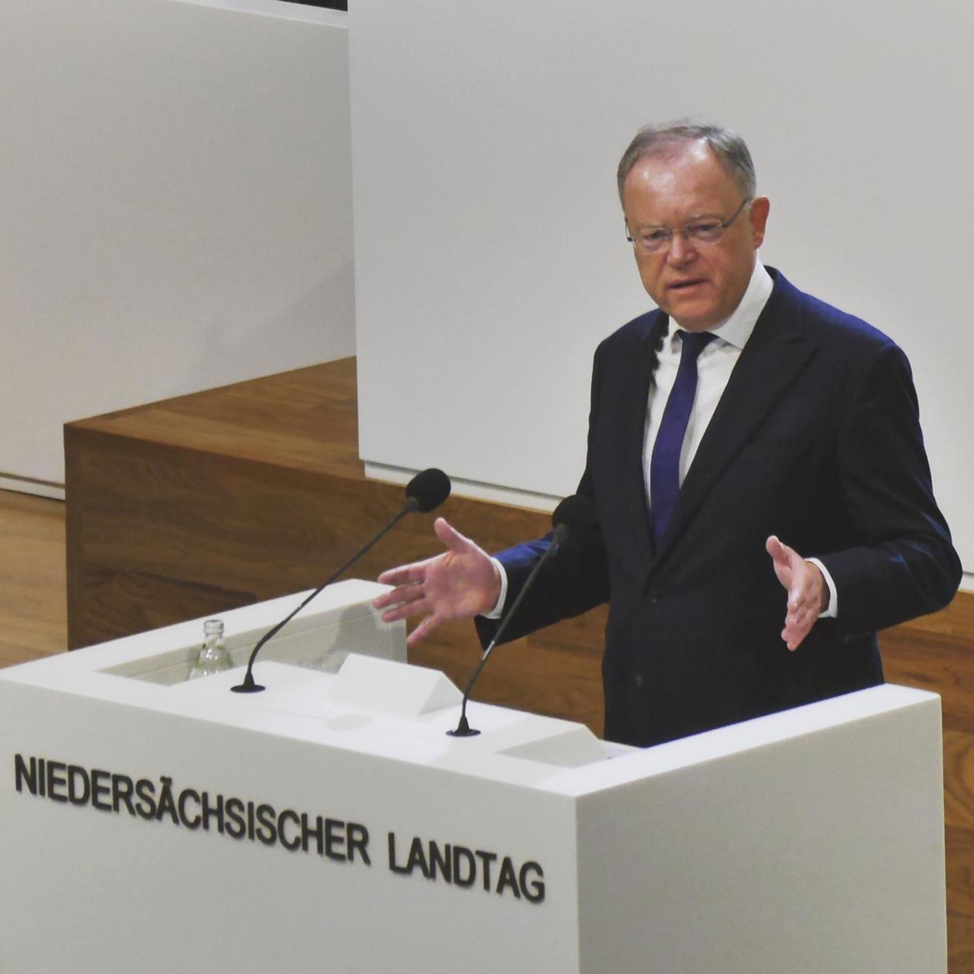 Ministerpräsident Stephan Weil bei seiner Regierungserklärung im Niedersächsischen Landtag.